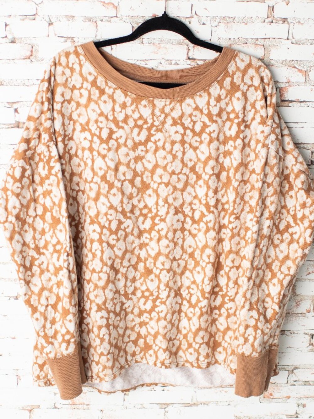 Wonderly Studio Women's XL Leopard Print Long Sleeve Pullover Crewneck Shirt